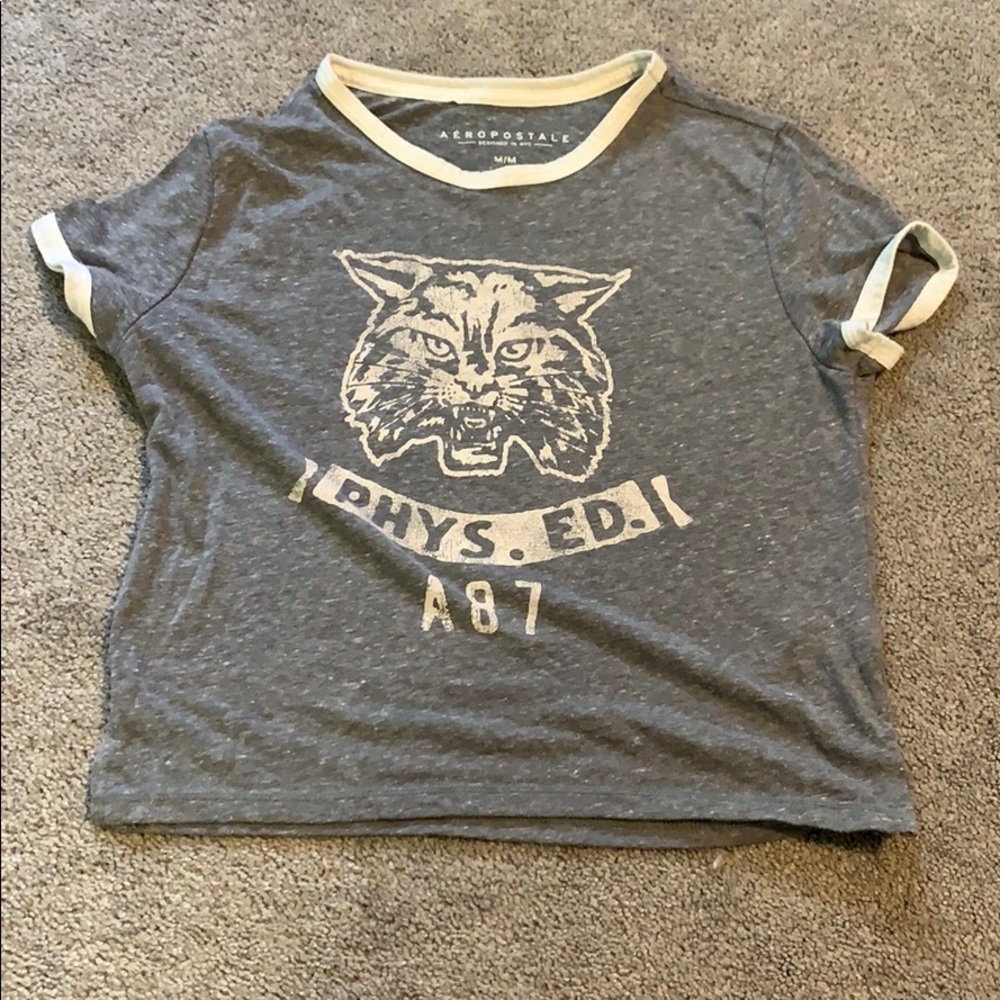 Crop top graphic shirt
